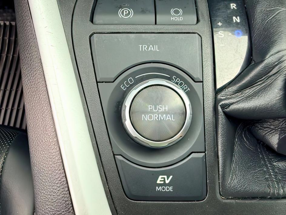 2021 GRAY /Black Toyota RAV4 Hybrid Limited (2T3D6RFV3MW) with an Dynamic Force 2.5L I-4 port/direct injection engine, AUTOMATIC transmission, located at 1235 N Woodruff Ave., Idaho Falls, 83401, (208) 523-1053, 43.507172, -112.000488 - At Timberline Auto, finding a great deal on your next vehicle is always easy! Our experienced sales staff goal is to help find you the right vehicle at the right price! Our knowledgeable finance department has options for almost any credit score. We offer extended service contract options to prot- Photo#19