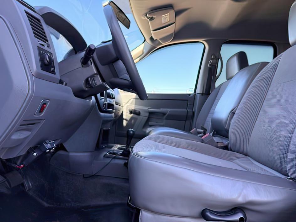 2006 WHITE /Medium Slate Gray Cloth Interior Dodge Ram 2500 (1D7KS28D56J) with an 57L V8 OHV 16V engine, Automatic transmission, located at 1175 N Woodruff Ave, Idaho Falls, ID, 83401, 43.506901, -111.999657 - At Timberline Auto, finding a great deal on your next vehicle is always easy! Our experienced sales staff goal is to help find you the right vehicle at the right price! Our knowledgeable finance department has options for almost any credit score. We offer extended service contract options to prot- Photo#12