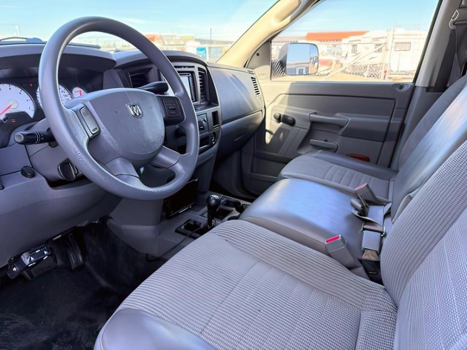 2006 WHITE /Medium Slate Gray Cloth Interior Dodge Ram 2500 (1D7KS28D56J) with an 57L V8 OHV 16V engine, Automatic transmission, located at 1175 N Woodruff Ave, Idaho Falls, ID, 83401, 43.506901, -111.999657 - At Timberline Auto, finding a great deal on your next vehicle is always easy! Our experienced sales staff goal is to help find you the right vehicle at the right price! Our knowledgeable finance department has options for almost any credit score. We offer extended service contract options to prot- Photo#13