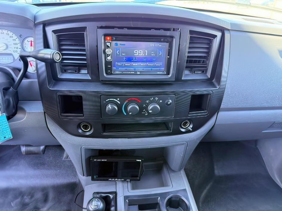 2006 WHITE /Medium Slate Gray Cloth Interior Dodge Ram 2500 (1D7KS28D56J) with an 57L V8 OHV 16V engine, Automatic transmission, located at 1175 N Woodruff Ave, Idaho Falls, ID, 83401, 43.506901, -111.999657 - At Timberline Auto, finding a great deal on your next vehicle is always easy! Our experienced sales staff goal is to help find you the right vehicle at the right price! Our knowledgeable finance department has options for almost any credit score. We offer extended service contract options to prot- Photo#15