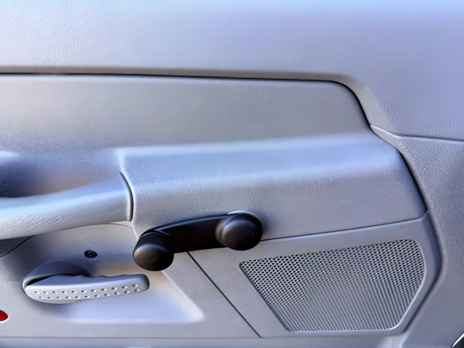 2006 WHITE /Medium Slate Gray Cloth Interior Dodge Ram 2500 (1D7KS28D56J) with an 57L V8 OHV 16V engine, Automatic transmission, located at 1175 N Woodruff Ave, Idaho Falls, ID, 83401, 43.506901, -111.999657 - At Timberline Auto, finding a great deal on your next vehicle is always easy! Our experienced sales staff goal is to help find you the right vehicle at the right price! Our knowledgeable finance department has options for almost any credit score. We offer extended service contract options to prot- Photo#20
