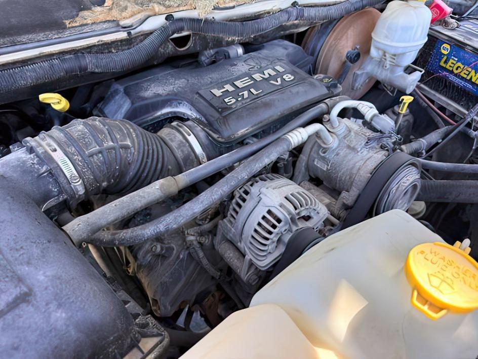 2006 WHITE /Medium Slate Gray Cloth Interior Dodge Ram 2500 (1D7KS28D56J) with an 57L V8 OHV 16V engine, Automatic transmission, located at 1175 N Woodruff Ave, Idaho Falls, ID, 83401, 43.506901, -111.999657 - At Timberline Auto, finding a great deal on your next vehicle is always easy! Our experienced sales staff goal is to help find you the right vehicle at the right price! Our knowledgeable finance department has options for almost any credit score. We offer extended service contract options to prot- Photo#23