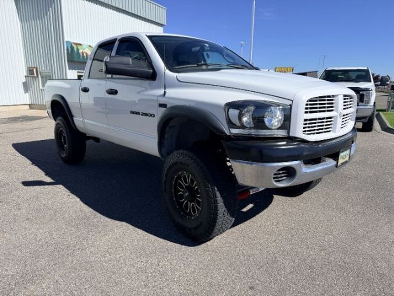 2006 WHITE /Medium Slate Gray Dodge Ram Pickup ST (1D7KS28D56J) with an V8, 5.7L engine, 6-speed manual transmission, located at 1175 N Woodruff Ave, Idaho Falls, ID, 83401, 43.506901, -111.999657 - <b>Vehicle Details</b><br>Get ready to tackle tough jobs and weekend adventures in this **2006 Dodge Ram Pickup 2500 ST Quad Cab 4WD**. Built with legendary Dodge strength and powered by a **V8 5.7L Gasoline engine**, this heavy-duty pickup delivers the capability, confidence, and rugged style drive- Photo#7