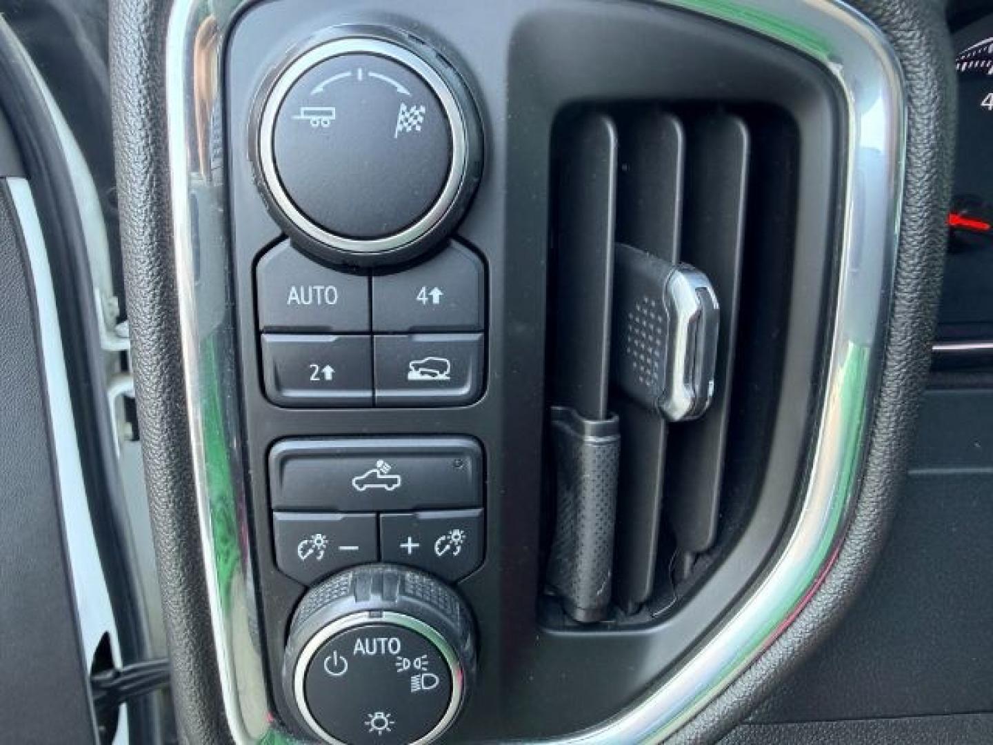 2019 WHITE /CLOTH Chevrolet Silverado 1500 (1GCUYDED5KZ) with an 53L V8 engine, Automatic transmission, located at 1175 N Woodruff Ave, Idaho Falls, ID, 83401, 43.506901, -111.999657 - At Timberline Auto, finding a great deal on your next vehicle is always easy! Our experienced sales staff goal is to help find you the right vehicle at the right price! Our knowledgeable finance department has options for almost any credit score. We offer extended service contract options to prot- Photo#46