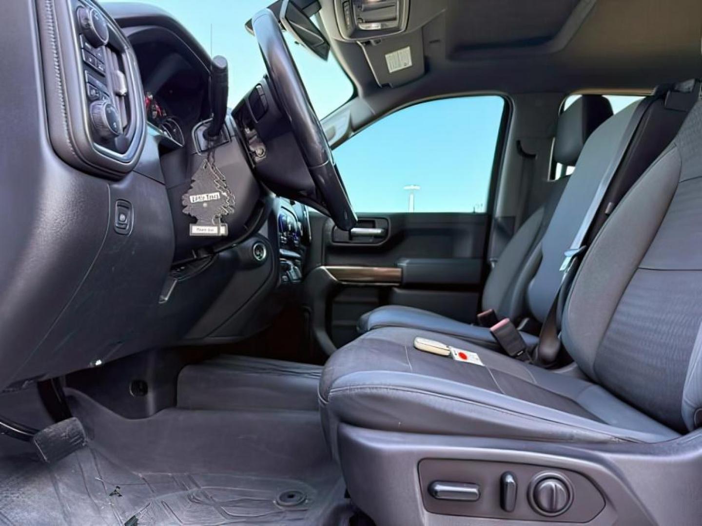 2019 WHITE /CLOTH Chevrolet Silverado 1500 (1GCUYDED5KZ) with an 53L V8 engine, Automatic transmission, located at 1175 N Woodruff Ave, Idaho Falls, ID, 83401, 43.506901, -111.999657 - At Timberline Auto, finding a great deal on your next vehicle is always easy! Our experienced sales staff goal is to help find you the right vehicle at the right price! Our knowledgeable finance department has options for almost any credit score. We offer extended service contract options to prot- Photo#11