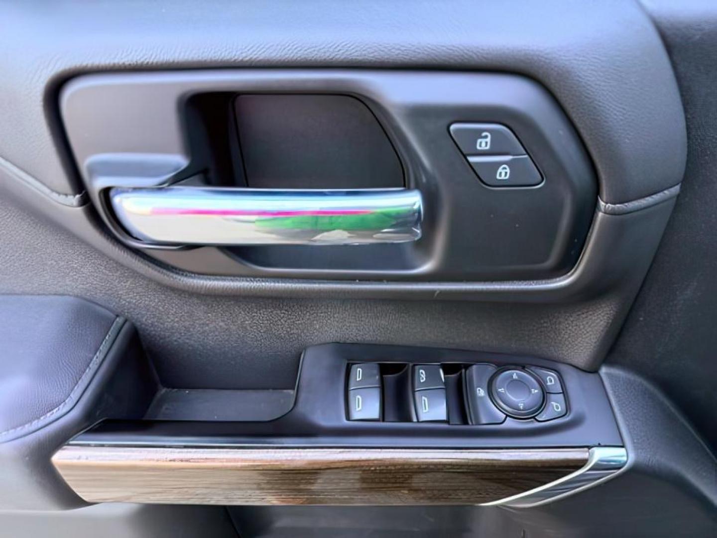 2019 WHITE /CLOTH Chevrolet Silverado 1500 (1GCUYDED5KZ) with an 53L V8 engine, Automatic transmission, located at 1175 N Woodruff Ave, Idaho Falls, ID, 83401, 43.506901, -111.999657 - At Timberline Auto, finding a great deal on your next vehicle is always easy! Our experienced sales staff goal is to help find you the right vehicle at the right price! Our knowledgeable finance department has options for almost any credit score. We offer extended service contract options to prot- Photo#22