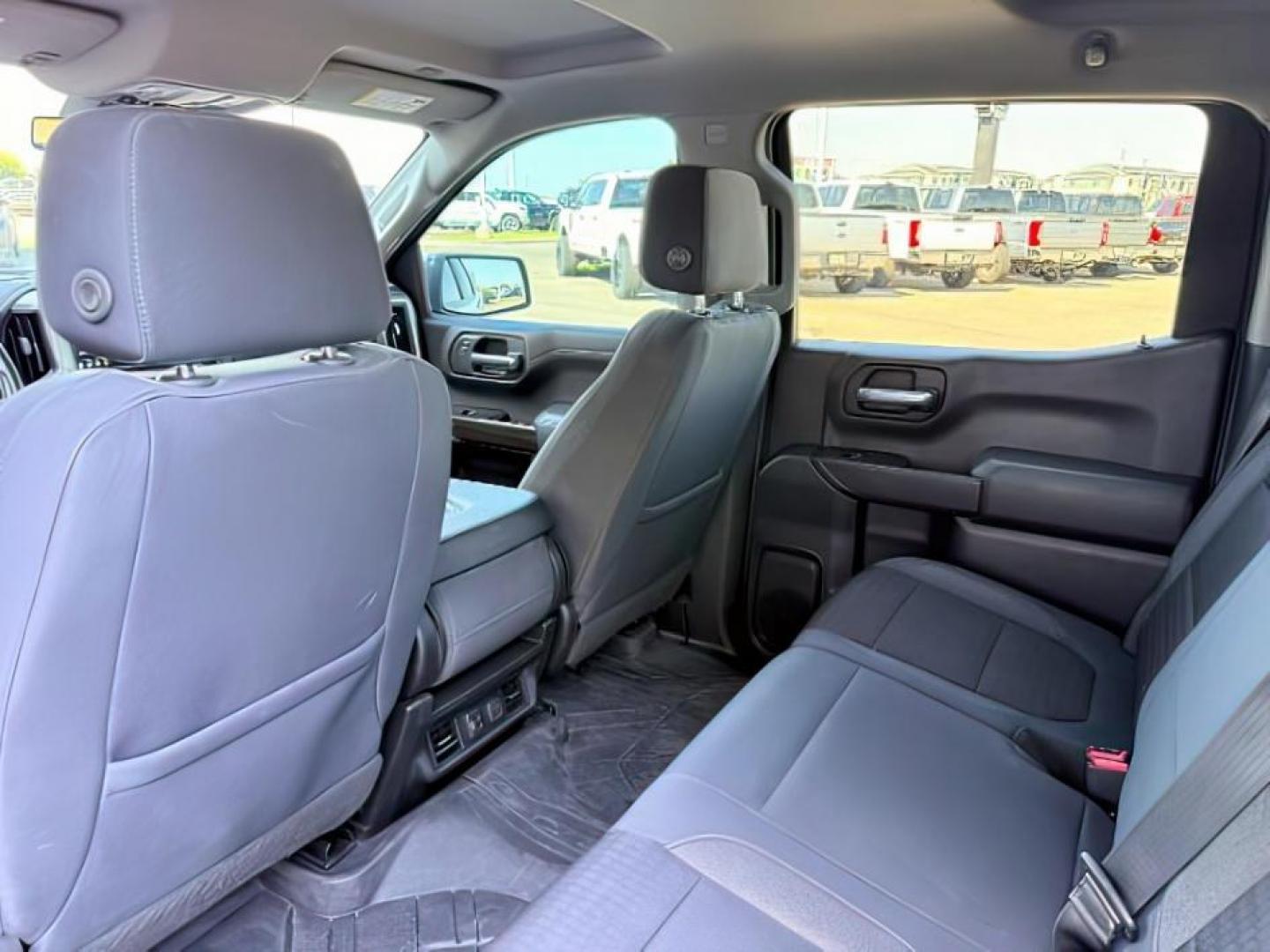 2019 WHITE /CLOTH Chevrolet Silverado 1500 (1GCUYDED5KZ) with an 53L V8 engine, Automatic transmission, located at 1175 N Woodruff Ave, Idaho Falls, ID, 83401, 43.506901, -111.999657 - At Timberline Auto, finding a great deal on your next vehicle is always easy! Our experienced sales staff goal is to help find you the right vehicle at the right price! Our knowledgeable finance department has options for almost any credit score. We offer extended service contract options to prot- Photo#25