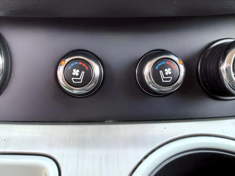 2016 ORANGE /Black Nissan Murano (5N1AZ2MH4GN) with an 35L V-6 DOHC engine, Automatic transmission, located at 1175 N Woodruff Ave, Idaho Falls, ID, 83401, 43.506901, -111.999657 - At Timberline Auto, finding a great deal on your next vehicle is always easy! Our experienced sales staff goal is to help find you the right vehicle at the right price! Our knowledgeable finance department has options for almost any credit score. We offer extended service contract options to prot- Photo#19