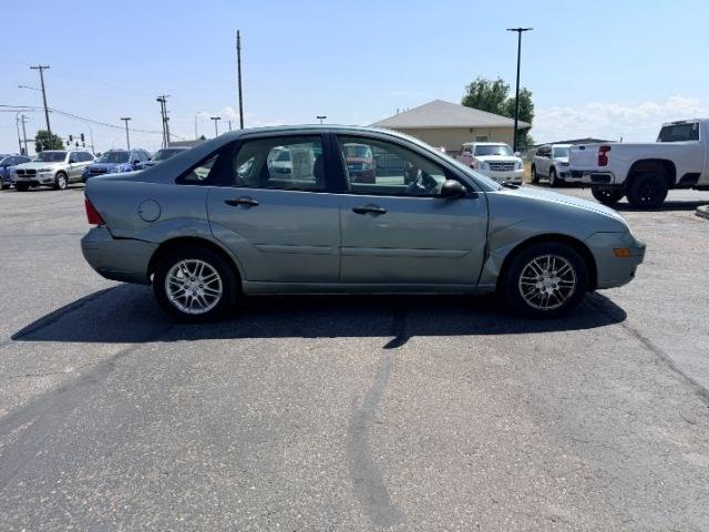 2005 GREEN /CLOTH Ford Focus (1FAFP34N35W) with an 20L I4 engine, Automatic transmission, located at 1175 N Woodruff Ave, Idaho Falls, ID, 83401, 43.506901, -111.999657 - At Timberline Auto, finding a great deal on your next vehicle is always easy! Our experienced sales staff goal is to help find you the right vehicle at the right price! Our knowledgeable finance department has options for almost any credit score. We offer extended service contract options to prot- Photo#21