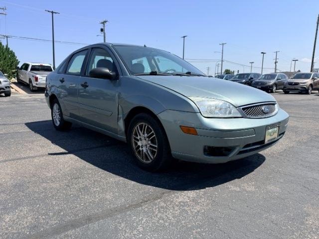 2005 GREEN /CLOTH Ford Focus (1FAFP34N35W) with an 20L I4 engine, Automatic transmission, located at 1175 N Woodruff Ave, Idaho Falls, ID, 83401, 43.506901, -111.999657 - At Timberline Auto, finding a great deal on your next vehicle is always easy! Our experienced sales staff goal is to help find you the right vehicle at the right price! Our knowledgeable finance department has options for almost any credit score. We offer extended service contract options to prot- Photo#22