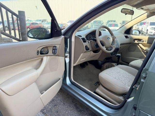 2005 GREEN /CLOTH Ford Focus (1FAFP34N35W) with an 20L I4 engine, Automatic transmission, located at 1175 N Woodruff Ave, Idaho Falls, ID, 83401, 43.506901, -111.999657 - At Timberline Auto, finding a great deal on your next vehicle is always easy! Our experienced sales staff goal is to help find you the right vehicle at the right price! Our knowledgeable finance department has options for almost any credit score. We offer extended service contract options to prot- Photo#25