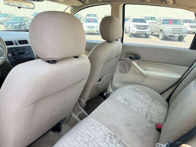 2005 GREEN /CLOTH Ford Focus (1FAFP34N35W) with an 20L I4 engine, Automatic transmission, located at 1175 N Woodruff Ave, Idaho Falls, ID, 83401, 43.506901, -111.999657 - At Timberline Auto, finding a great deal on your next vehicle is always easy! Our experienced sales staff goal is to help find you the right vehicle at the right price! Our knowledgeable finance department has options for almost any credit score. We offer extended service contract options to prot- Photo#34