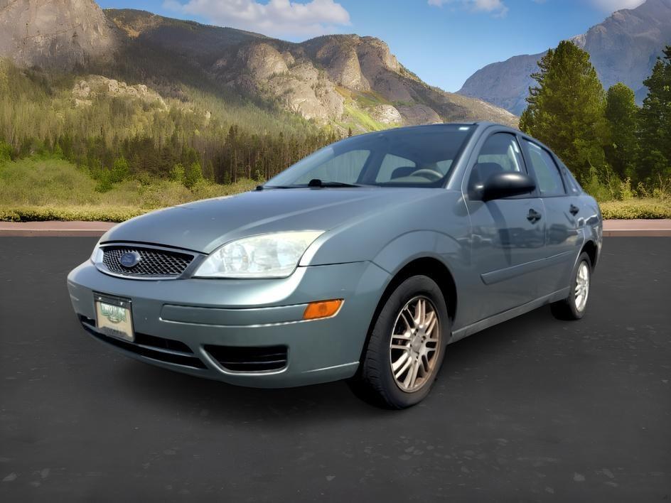 2005 GREEN /CLOTH Ford Focus (1FAFP34N35W) with an 20L I4 engine, Automatic transmission, located at 1175 N Woodruff Ave, Idaho Falls, ID, 83401, 43.506901, -111.999657 - At Timberline Auto, finding a great deal on your next vehicle is always easy! Our experienced sales staff goal is to help find you the right vehicle at the right price! Our knowledgeable finance department has options for almost any credit score. We offer extended service contract options to prot- Photo#0