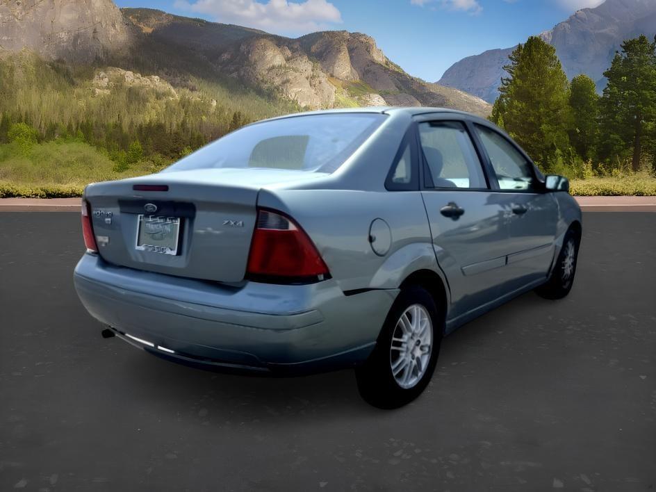 2005 GREEN /CLOTH Ford Focus (1FAFP34N35W) with an 20L I4 engine, Automatic transmission, located at 1175 N Woodruff Ave, Idaho Falls, ID, 83401, 43.506901, -111.999657 - At Timberline Auto, finding a great deal on your next vehicle is always easy! Our experienced sales staff goal is to help find you the right vehicle at the right price! Our knowledgeable finance department has options for almost any credit score. We offer extended service contract options to prot- Photo#2