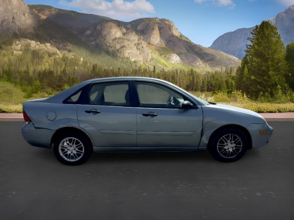 2005 GREEN /CLOTH Ford Focus (1FAFP34N35W) with an 20L I4 engine, Automatic transmission, located at 1175 N Woodruff Ave, Idaho Falls, ID, 83401, 43.506901, -111.999657 - At Timberline Auto, finding a great deal on your next vehicle is always easy! Our experienced sales staff goal is to help find you the right vehicle at the right price! Our knowledgeable finance department has options for almost any credit score. We offer extended service contract options to prot- Photo#3