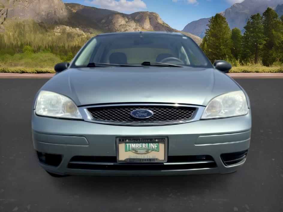 2005 GREEN /CLOTH Ford Focus (1FAFP34N35W) with an 20L I4 engine, Automatic transmission, located at 1175 N Woodruff Ave, Idaho Falls, ID, 83401, 43.506901, -111.999657 - At Timberline Auto, finding a great deal on your next vehicle is always easy! Our experienced sales staff goal is to help find you the right vehicle at the right price! Our knowledgeable finance department has options for almost any credit score. We offer extended service contract options to prot- Photo#5
