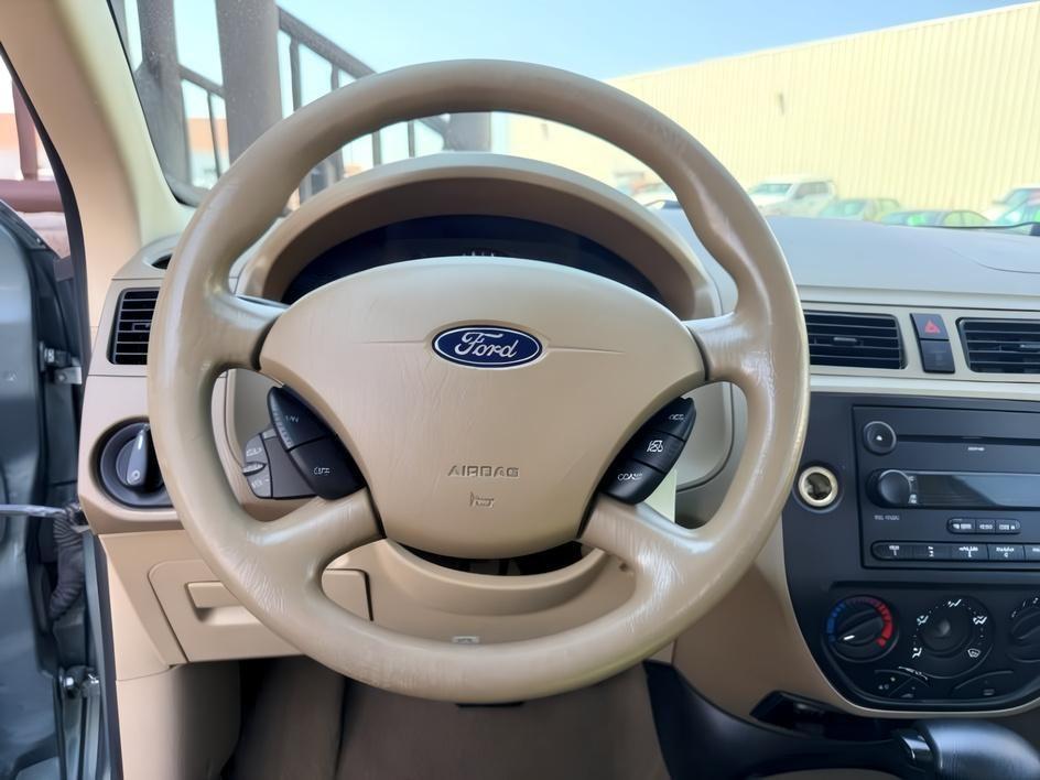 2005 GREEN /CLOTH Ford Focus (1FAFP34N35W) with an 20L I4 engine, Automatic transmission, located at 1175 N Woodruff Ave, Idaho Falls, ID, 83401, 43.506901, -111.999657 - At Timberline Auto, finding a great deal on your next vehicle is always easy! Our experienced sales staff goal is to help find you the right vehicle at the right price! Our knowledgeable finance department has options for almost any credit score. We offer extended service contract options to prot- Photo#8