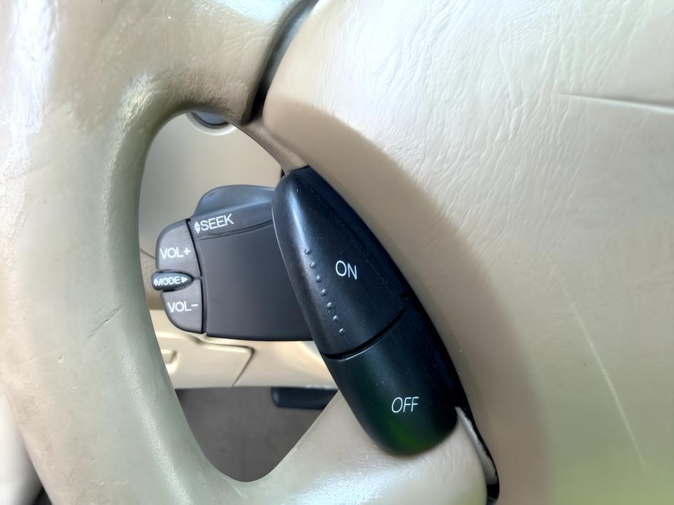 2005 GREEN /CLOTH Ford Focus (1FAFP34N35W) with an 20L I4 engine, Automatic transmission, located at 1175 N Woodruff Ave, Idaho Falls, ID, 83401, 43.506901, -111.999657 - At Timberline Auto, finding a great deal on your next vehicle is always easy! Our experienced sales staff goal is to help find you the right vehicle at the right price! Our knowledgeable finance department has options for almost any credit score. We offer extended service contract options to prot- Photo#12