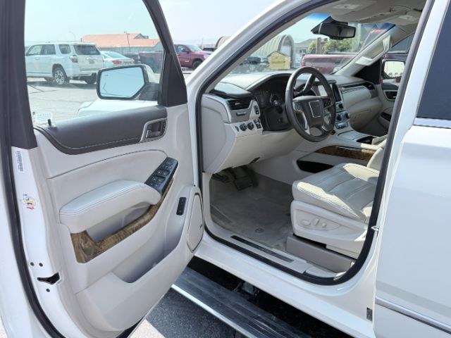 2015 WHITE /Jet Black GMC Yukon (1GKS2CKJ4FR) with an EcoTec3 62L V-8 gasoline direct injection engine, Automatic transmission, located at 1175 N Woodruff Ave, Idaho Falls, ID, 83401, 43.506901, -111.999657 - At Timberline Auto, finding a great deal on your next vehicle is always easy! Our experienced sales staff goal is to help find you the right vehicle at the right price! Our knowledgeable finance department has options for almost any credit score. We offer extended service contract options to prot- Photo#46