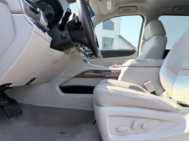2015 WHITE /Jet Black GMC Yukon (1GKS2CKJ4FR) with an EcoTec3 62L V-8 gasoline direct injection engine, Automatic transmission, located at 1175 N Woodruff Ave, Idaho Falls, ID, 83401, 43.506901, -111.999657 - At Timberline Auto, finding a great deal on your next vehicle is always easy! Our experienced sales staff goal is to help find you the right vehicle at the right price! Our knowledgeable finance department has options for almost any credit score. We offer extended service contract options to prot- Photo#47