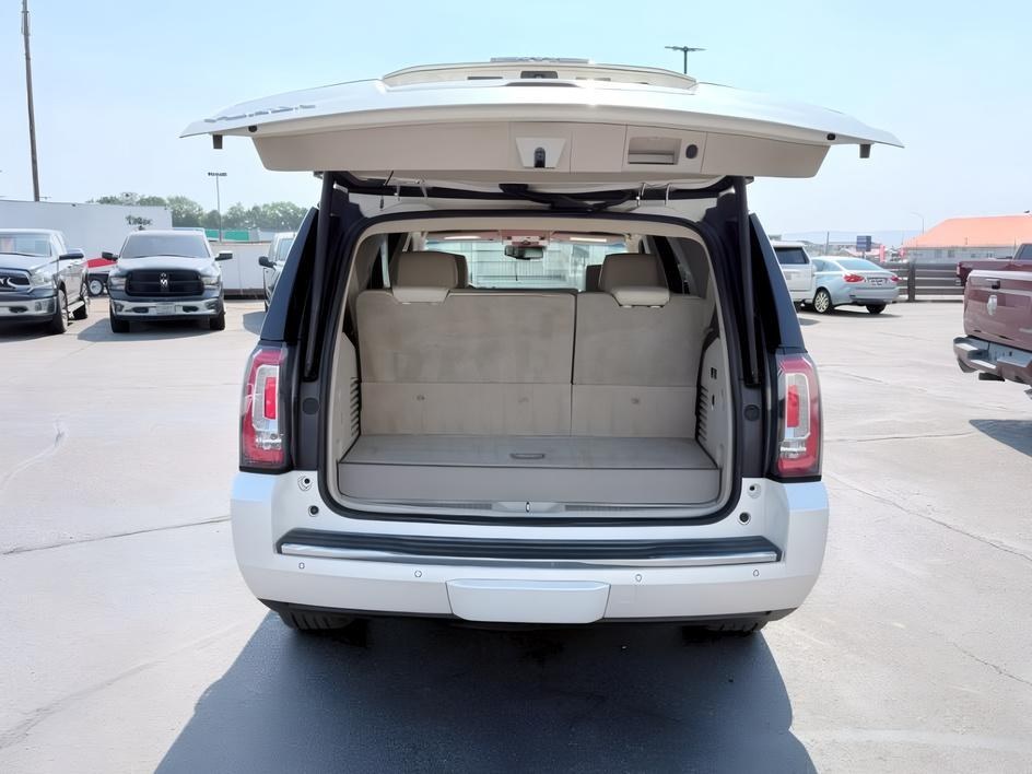 2015 WHITE /Jet Black GMC Yukon (1GKS2CKJ4FR) with an EcoTec3 62L V-8 gasoline direct injection engine, Automatic transmission, located at 1175 N Woodruff Ave, Idaho Falls, ID, 83401, 43.506901, -111.999657 - At Timberline Auto, finding a great deal on your next vehicle is always easy! Our experienced sales staff goal is to help find you the right vehicle at the right price! Our knowledgeable finance department has options for almost any credit score. We offer extended service contract options to prot- Photo#5