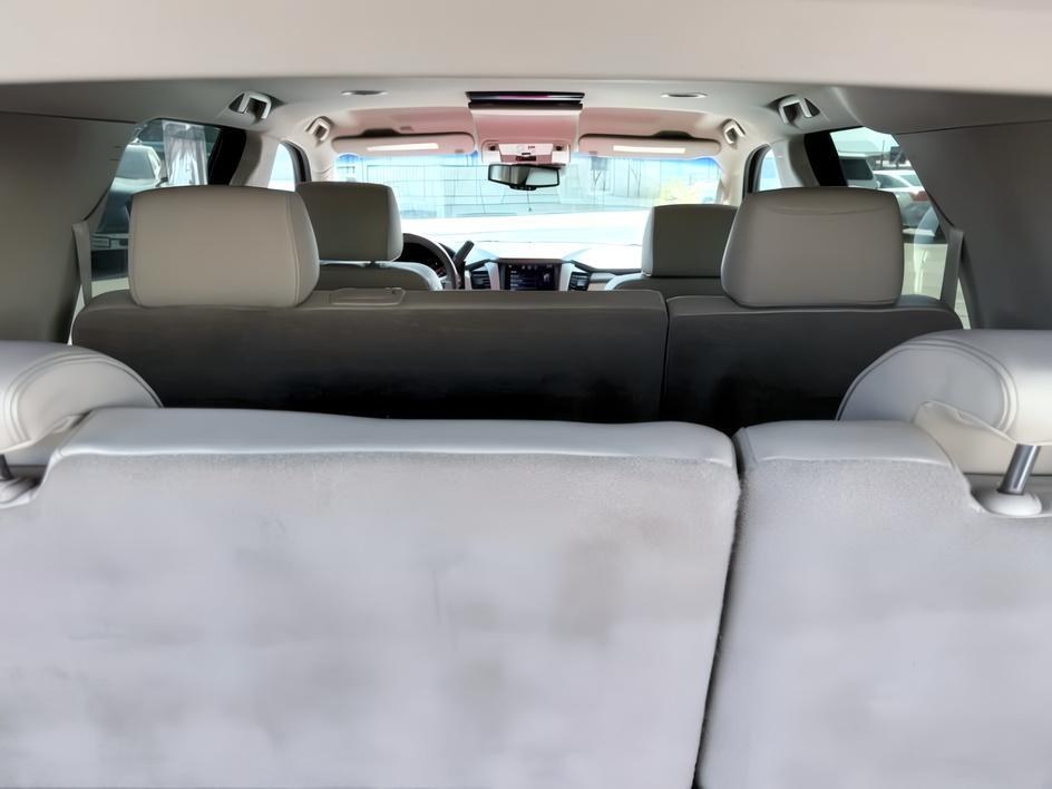 2015 WHITE /Jet Black GMC Yukon (1GKS2CKJ4FR) with an EcoTec3 62L V-8 gasoline direct injection engine, Automatic transmission, located at 1175 N Woodruff Ave, Idaho Falls, ID, 83401, 43.506901, -111.999657 - At Timberline Auto, finding a great deal on your next vehicle is always easy! Our experienced sales staff goal is to help find you the right vehicle at the right price! Our knowledgeable finance department has options for almost any credit score. We offer extended service contract options to prot- Photo#7