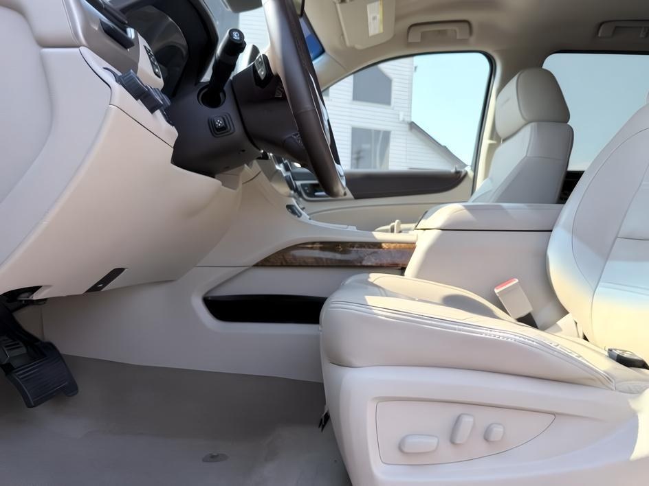 2015 WHITE /Jet Black GMC Yukon (1GKS2CKJ4FR) with an EcoTec3 62L V-8 gasoline direct injection engine, Automatic transmission, located at 1175 N Woodruff Ave, Idaho Falls, ID, 83401, 43.506901, -111.999657 - At Timberline Auto, finding a great deal on your next vehicle is always easy! Our experienced sales staff goal is to help find you the right vehicle at the right price! Our knowledgeable finance department has options for almost any credit score. We offer extended service contract options to prot- Photo#15