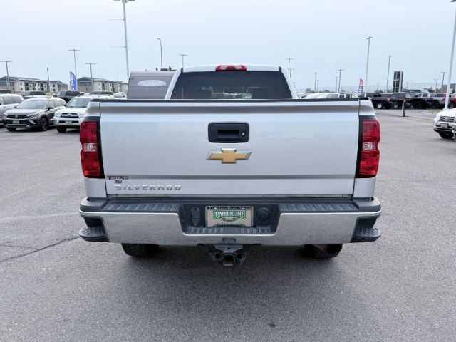 2018 Silver Ice Metallic /Dark Ash/Jet Black Chevrolet Silverado 2500HD (1GC1KUEG1JF) with an Duramax 66L V-8 diesel direct injection engine, Automatic transmission, located at 1175 N Woodruff Ave, Idaho Falls, ID, 83401, 43.506901, -111.999657 - At Timberline Auto, finding a great deal on your next vehicle is always easy! Our experienced sales staff goal is to help find you the right vehicle at the right price! Our knowledgeable finance department has options for almost any credit score. We offer extended service contract options to prot- Photo#29