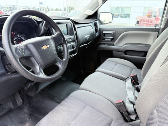 2018 Silver Ice Metallic /Dark Ash/Jet Black Chevrolet Silverado 2500HD (1GC1KUEG1JF) with an Duramax 66L V-8 diesel direct injection engine, Automatic transmission, located at 1175 N Woodruff Ave, Idaho Falls, ID, 83401, 43.506901, -111.999657 - At Timberline Auto, finding a great deal on your next vehicle is always easy! Our experienced sales staff goal is to help find you the right vehicle at the right price! Our knowledgeable finance department has options for almost any credit score. We offer extended service contract options to prot- Photo#39