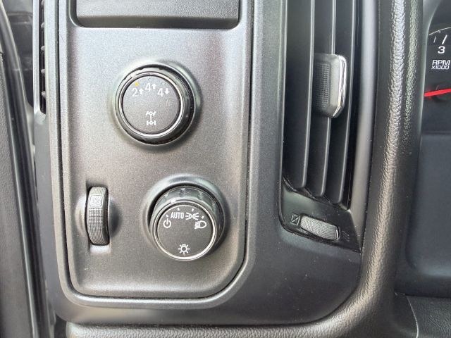 2018 Silver Ice Metallic /Dark Ash/Jet Black Chevrolet Silverado 2500HD (1GC1KUEG1JF) with an Duramax 66L V-8 diesel direct injection engine, Automatic transmission, located at 1175 N Woodruff Ave, Idaho Falls, ID, 83401, 43.506901, -111.999657 - At Timberline Auto, finding a great deal on your next vehicle is always easy! Our experienced sales staff goal is to help find you the right vehicle at the right price! Our knowledgeable finance department has options for almost any credit score. We offer extended service contract options to prot- Photo#45