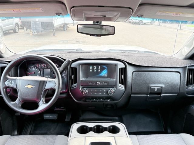 2018 Silver Ice Metallic /Dark Ash/Jet Black Chevrolet Silverado 2500HD (1GC1KUEG1JF) with an Duramax 66L V-8 diesel direct injection engine, Automatic transmission, located at 1175 N Woodruff Ave, Idaho Falls, ID, 83401, 43.506901, -111.999657 - At Timberline Auto, finding a great deal on your next vehicle is always easy! Our experienced sales staff goal is to help find you the right vehicle at the right price! Our knowledgeable finance department has options for almost any credit score. We offer extended service contract options to prot- Photo#48