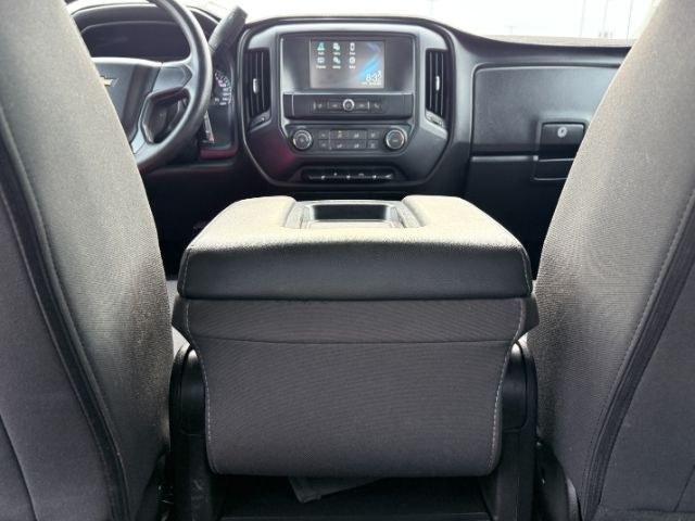 2018 Silver Ice Metallic /Dark Ash/Jet Black Chevrolet Silverado 2500HD (1GC1KUEG1JF) with an Duramax 66L V-8 diesel direct injection engine, Automatic transmission, located at 1175 N Woodruff Ave, Idaho Falls, ID, 83401, 43.506901, -111.999657 - At Timberline Auto, finding a great deal on your next vehicle is always easy! Our experienced sales staff goal is to help find you the right vehicle at the right price! Our knowledgeable finance department has options for almost any credit score. We offer extended service contract options to prot- Photo#49