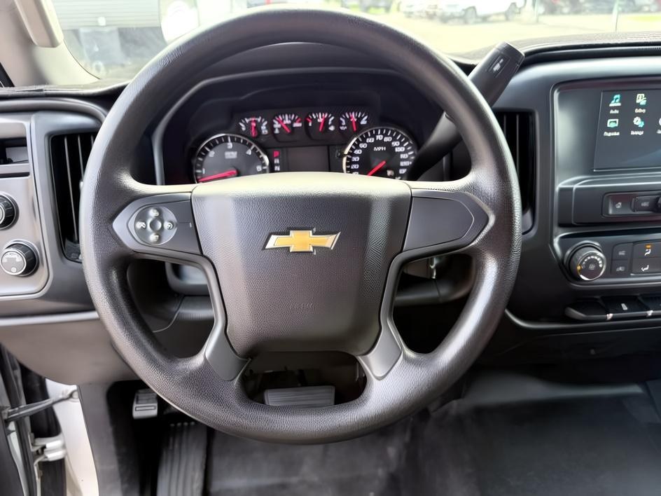 2018 Silver Ice Metallic /Dark Ash/Jet Black Chevrolet Silverado 2500HD (1GC1KUEG1JF) with an Duramax 66L V-8 diesel direct injection engine, Automatic transmission, located at 1175 N Woodruff Ave, Idaho Falls, ID, 83401, 43.506901, -111.999657 - At Timberline Auto, finding a great deal on your next vehicle is always easy! Our experienced sales staff goal is to help find you the right vehicle at the right price! Our knowledgeable finance department has options for almost any credit score. We offer extended service contract options to prot- Photo#14
