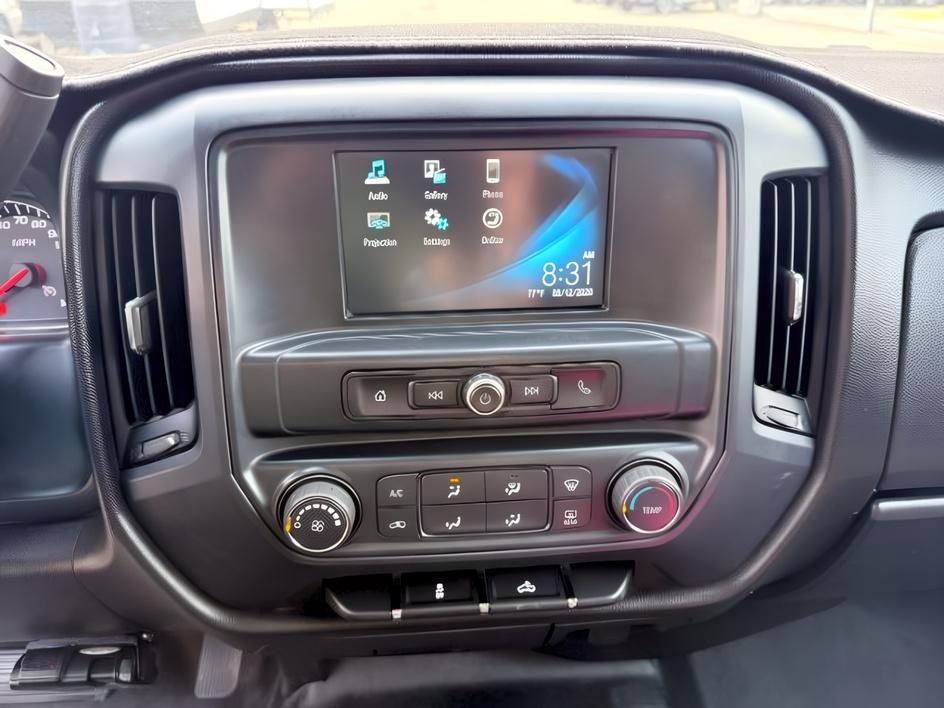 2018 Silver Ice Metallic /Dark Ash/Jet Black Chevrolet Silverado 2500HD (1GC1KUEG1JF) with an Duramax 66L V-8 diesel direct injection engine, Automatic transmission, located at 1175 N Woodruff Ave, Idaho Falls, ID, 83401, 43.506901, -111.999657 - At Timberline Auto, finding a great deal on your next vehicle is always easy! Our experienced sales staff goal is to help find you the right vehicle at the right price! Our knowledgeable finance department has options for almost any credit score. We offer extended service contract options to prot- Photo#15