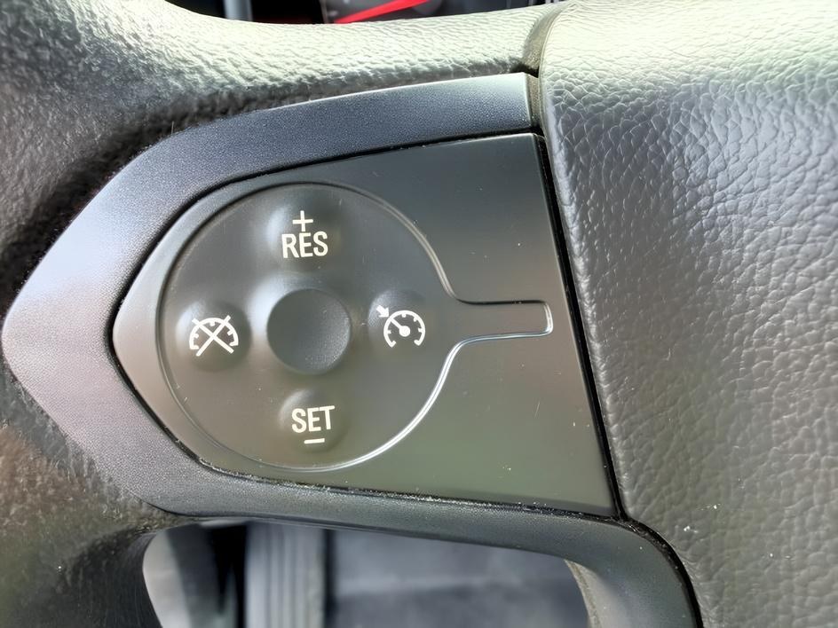 2018 Silver Ice Metallic /Dark Ash/Jet Black Chevrolet Silverado 2500HD (1GC1KUEG1JF) with an Duramax 66L V-8 diesel direct injection engine, Automatic transmission, located at 1175 N Woodruff Ave, Idaho Falls, ID, 83401, 43.506901, -111.999657 - At Timberline Auto, finding a great deal on your next vehicle is always easy! Our experienced sales staff goal is to help find you the right vehicle at the right price! Our knowledgeable finance department has options for almost any credit score. We offer extended service contract options to prot- Photo#18