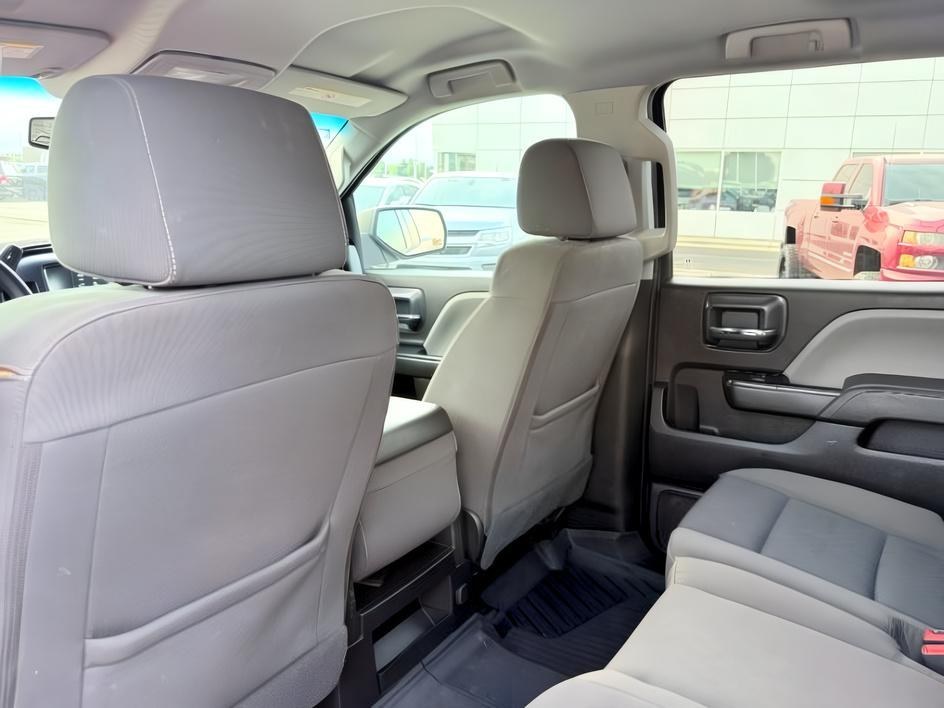 2018 Silver Ice Metallic /Dark Ash/Jet Black Chevrolet Silverado 2500HD (1GC1KUEG1JF) with an Duramax 66L V-8 diesel direct injection engine, Automatic transmission, located at 1175 N Woodruff Ave, Idaho Falls, ID, 83401, 43.506901, -111.999657 - At Timberline Auto, finding a great deal on your next vehicle is always easy! Our experienced sales staff goal is to help find you the right vehicle at the right price! Our knowledgeable finance department has options for almost any credit score. We offer extended service contract options to prot- Photo#24