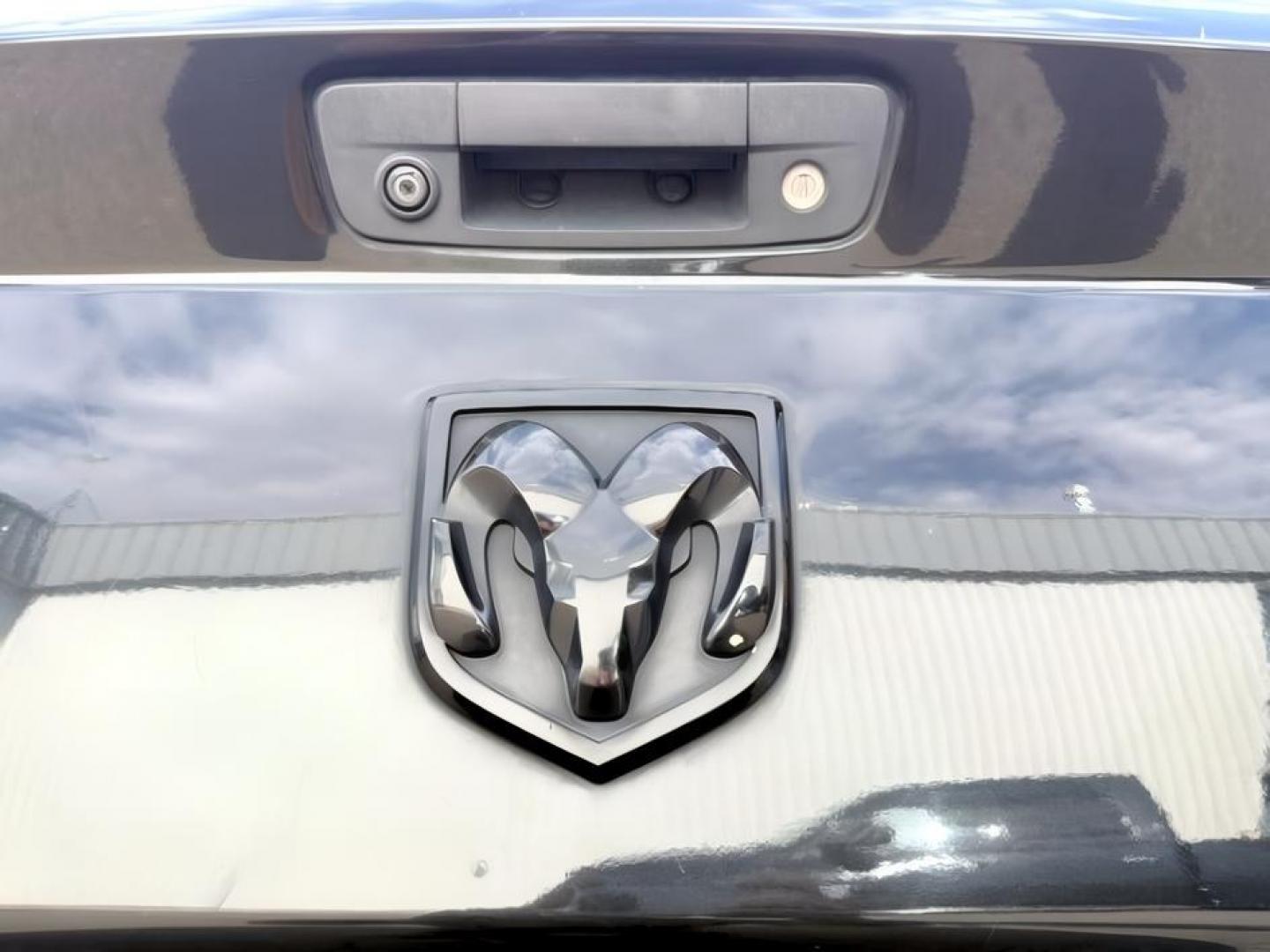 2016 BLACK /Diesel Gray/Black Ram 2500 (3C6UR5DJ7GG) with an HEMI 64L V-8 VVT variable valve control engine, Automatic transmission, located at 1175 N Woodruff Ave, Idaho Falls, ID, 83401, 43.506901, -111.999657 - At Timberline Auto, finding a great deal on your next vehicle is always easy! Our experienced sales staff goal is to help find you the right vehicle at the right price! Our knowledgeable finance department has options for almost any credit score. We offer extended service contract options to prot- Photo#4