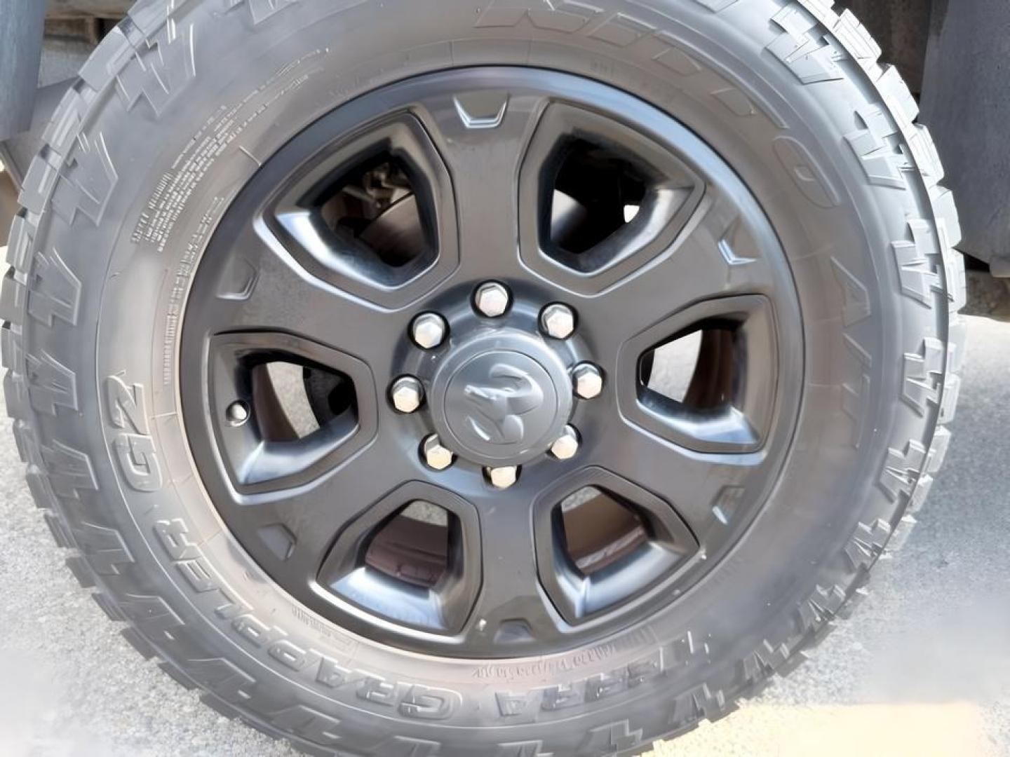 2016 BLACK /Diesel Gray/Black Ram 2500 (3C6UR5DJ7GG) with an HEMI 64L V-8 VVT variable valve control engine, Automatic transmission, located at 1175 N Woodruff Ave, Idaho Falls, ID, 83401, 43.506901, -111.999657 - At Timberline Auto, finding a great deal on your next vehicle is always easy! Our experienced sales staff goal is to help find you the right vehicle at the right price! Our knowledgeable finance department has options for almost any credit score. We offer extended service contract options to prot- Photo#9