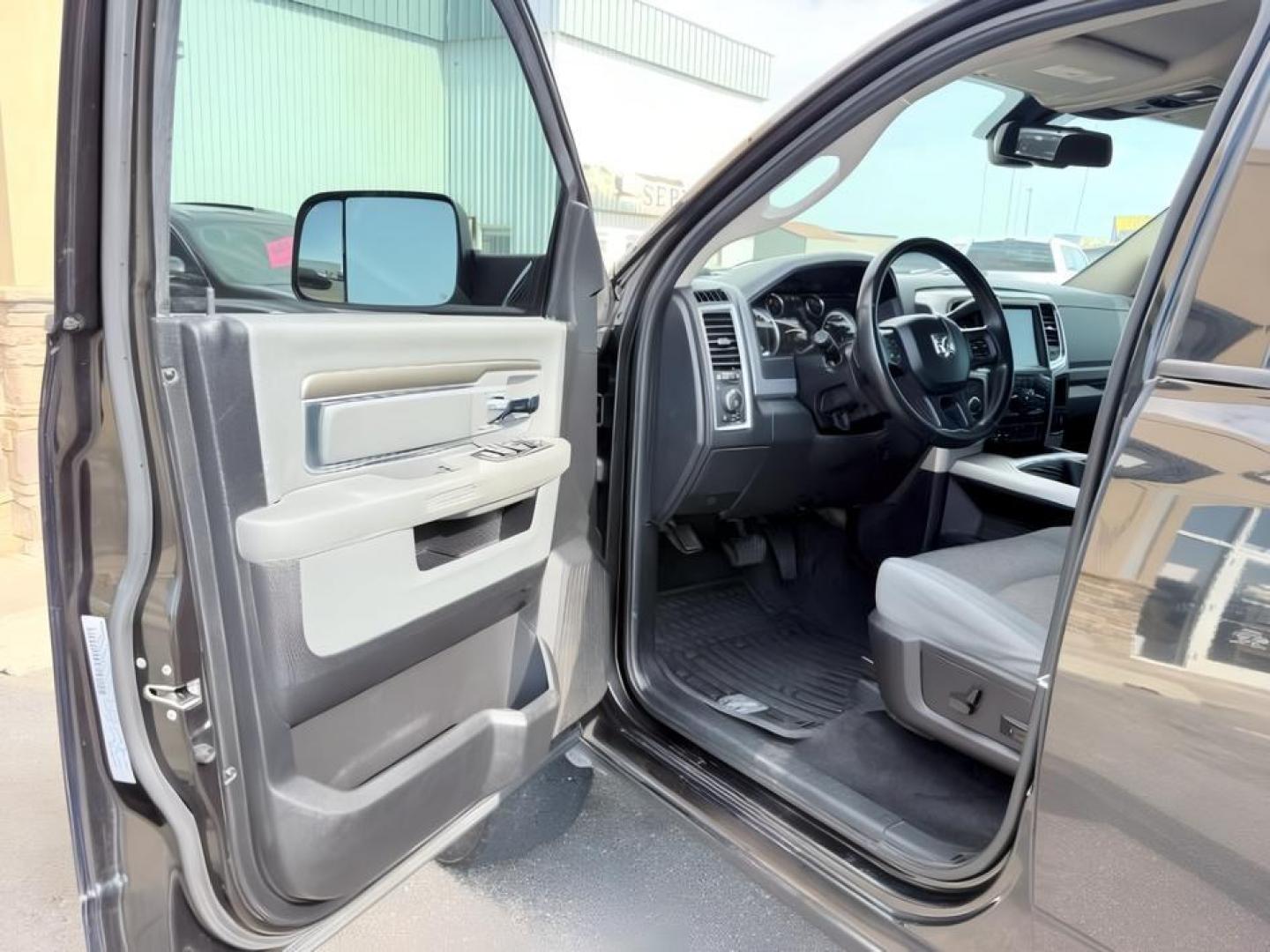 2016 BLACK /Diesel Gray/Black Ram 2500 (3C6UR5DJ7GG) with an HEMI 64L V-8 VVT variable valve control engine, Automatic transmission, located at 1175 N Woodruff Ave, Idaho Falls, ID, 83401, 43.506901, -111.999657 - At Timberline Auto, finding a great deal on your next vehicle is always easy! Our experienced sales staff goal is to help find you the right vehicle at the right price! Our knowledgeable finance department has options for almost any credit score. We offer extended service contract options to prot- Photo#10