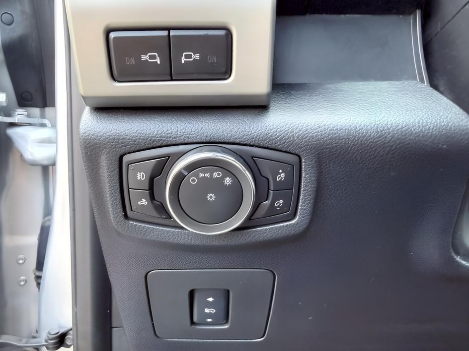 2017 SILVER /Black Ford F-150 (1FTEW1EG8HF) with an EcoBoost 35L V-6 gasoline direct injection engine, Automatic transmission, located at 1175 N Woodruff Ave, Idaho Falls, ID, 83401, 43.506901, -111.999657 - At Timberline Auto, finding a great deal on your next vehicle is always easy! Our experienced sales staff goal is to help find you the right vehicle at the right price! Our knowledgeable finance department has options for almost any credit score. We offer extended service contract options to prot- Photo#22