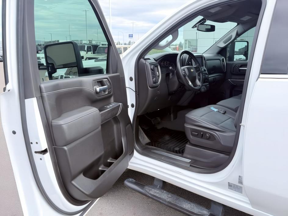 2023 Summit White /Jet Black Chevrolet Silverado LTZ (2GC4YUEY5P1) with an V8, 6.6L engine, 10-speed automatic transmission, located at 1175 N Woodruff Ave, Idaho Falls, ID, 83401, 43.506901, -111.999657 - <b>Vehicle Details</b><br>Drive home capability and luxury in this pre-owned 2023 Chevrolet Silverado 3500 LTZ 4WD, now available in Idaho Falls, ID. Powered by a V8 6.6L Diesel engine, this heavy-duty pickup is built for demanding jobs, towing, and confident year-round driving. The Chevrolet Silver- Photo#39