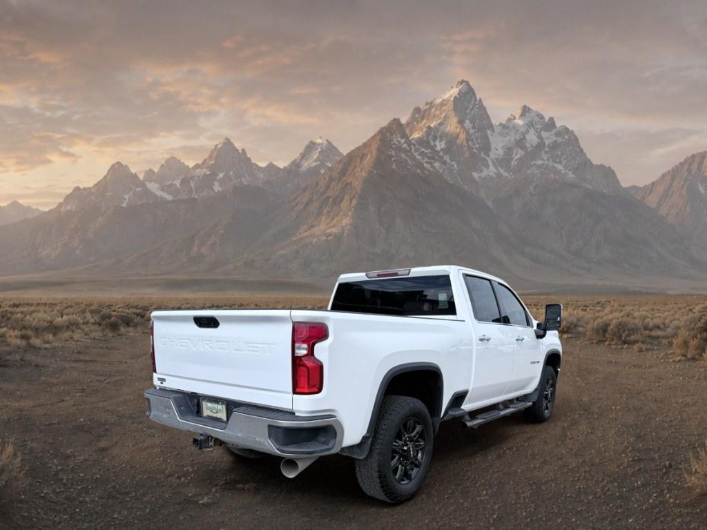 2023 Summit White /Jet Black Chevrolet Silverado LTZ (2GC4YUEY5P1) with an V8, 6.6L engine, 10-speed automatic transmission, located at 1175 N Woodruff Ave, Idaho Falls, ID, 83401, 43.506901, -111.999657 - <b>Vehicle Details</b><br>Drive home capability and luxury in this pre-owned 2023 Chevrolet Silverado 3500 LTZ 4WD, now available in Idaho Falls, ID. Powered by a V8 6.6L Diesel engine, this heavy-duty pickup is built for demanding jobs, towing, and confident year-round driving. The Chevrolet Silver- Photo#5