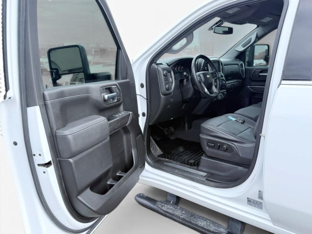 2023 Summit White /Jet Black Chevrolet Silverado LTZ (2GC4YUEY5P1) with an V8, 6.6L engine, 10-speed automatic transmission, located at 1175 N Woodruff Ave, Idaho Falls, ID, 83401, 43.506901, -111.999657 - <b>Vehicle Details</b><br>Drive home capability and luxury in this pre-owned 2023 Chevrolet Silverado 3500 LTZ 4WD, now available in Idaho Falls, ID. Powered by a V8 6.6L Diesel engine, this heavy-duty pickup is built for demanding jobs, towing, and confident year-round driving. The Chevrolet Silver- Photo#12