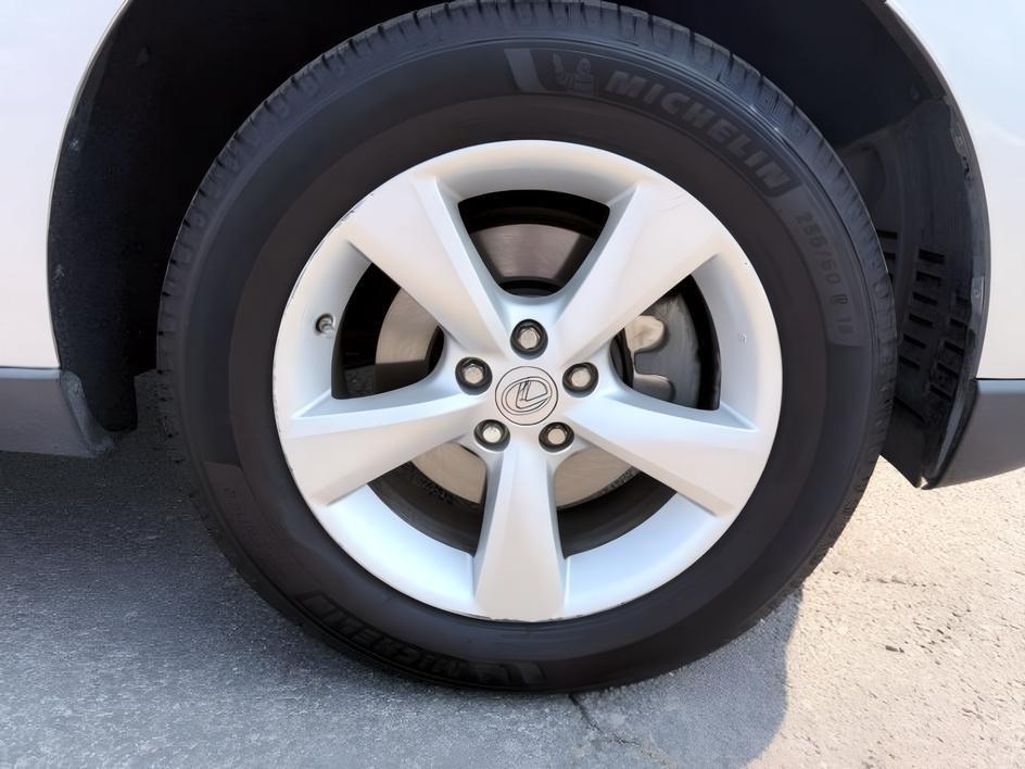 2015 SILVER /LEATHER Lexus RX 350 (2T2ZK1BA9FC) with an 35L V6 engine, Automatic transmission, located at 1175 N Woodruff Ave, Idaho Falls, ID, 83401, 43.506901, -111.999657 - At Timberline Auto, finding a great deal on your next vehicle is always easy! Our experienced sales staff goal is to help find you the right vehicle at the right price! Our knowledgeable finance department has options for almost any credit score. We offer extended service contract options to prot- Photo#13