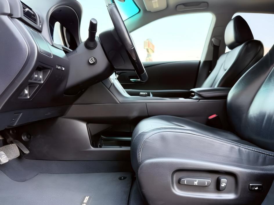 2015 SILVER /LEATHER Lexus RX 350 (2T2ZK1BA9FC) with an 35L V6 engine, Automatic transmission, located at 1175 N Woodruff Ave, Idaho Falls, ID, 83401, 43.506901, -111.999657 - At Timberline Auto, finding a great deal on your next vehicle is always easy! Our experienced sales staff goal is to help find you the right vehicle at the right price! Our knowledgeable finance department has options for almost any credit score. We offer extended service contract options to prot- Photo#15
