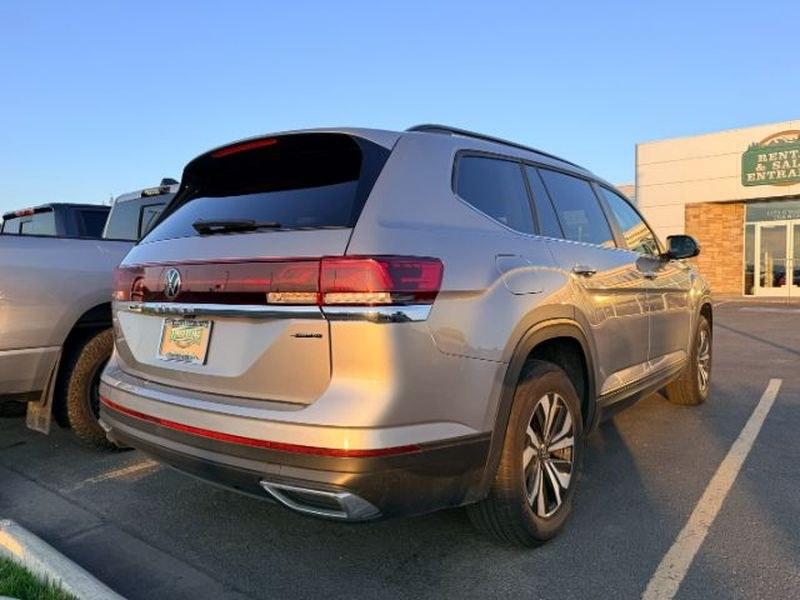 2025 Silver Mist Metallic /Titan Black Volkswagen Atlas 2.0T SE (1V2LR2CA1SC) with an 4 Cyl, 2.0L engine, 8-speed automatic transmission, located at 1175 N Woodruff Ave, Idaho Falls, ID, 83401, 43.506901, -111.999657 - <b>Vehicle Details</b><br>Looking for a versatile SUV in Idaho Falls, ID? This pre-owned 2025 Volkswagen Atlas SE 4Motion is a standout choice for drivers who want space, comfort, and confident traction. With only 16,349 miles, this low-mileage Volkswagen Atlas offers exceptional value for shoppers- Photo#4