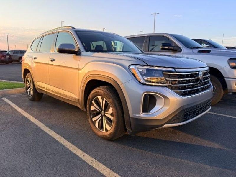 2025 Silver Mist Metallic /Titan Black Volkswagen Atlas 2.0T SE (1V2LR2CA1SC) with an 4 Cyl, 2.0L engine, 8-speed automatic transmission, located at 1175 N Woodruff Ave, Idaho Falls, ID, 83401, 43.506901, -111.999657 - <b>Vehicle Details</b><br>Looking for a versatile SUV in Idaho Falls, ID? This pre-owned 2025 Volkswagen Atlas SE 4Motion is a standout choice for drivers who want space, comfort, and confident traction. With only 16,349 miles, this low-mileage Volkswagen Atlas offers exceptional value for shoppers- Photo#6