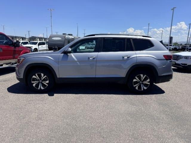 2025 SILVER /Titan Black Volkswagen Atlas 2.0T SE (1V2LR2CA1SC) with an 2L I-4 gasoline direct injection engine, AUTOMATIC transmission, located at 1235 N Woodruff Ave., Idaho Falls, 83401, (208) 523-1053, 43.507172, -112.000488 - At Timberline Auto, finding a great deal on your next vehicle is always easy! Our experienced sales staff goal is to help find you the right vehicle at the right price! Our knowledgeable finance department has options for almost any credit score. We offer extended service contract options to prot- Photo#1