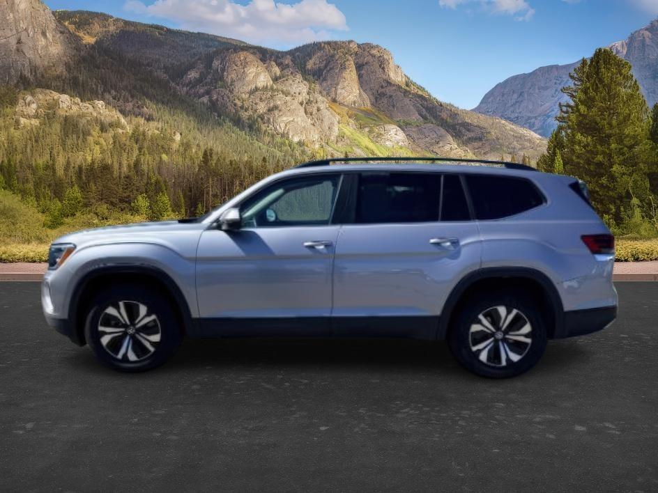 2025 SILVER /Titan Black Volkswagen Atlas 2.0T SE (1V2LR2CA1SC) with an 2L I-4 gasoline direct injection engine, AUTOMATIC transmission, located at 1235 N Woodruff Ave., Idaho Falls, 83401, (208) 523-1053, 43.507172, -112.000488 - At Timberline Auto, finding a great deal on your next vehicle is always easy! Our experienced sales staff goal is to help find you the right vehicle at the right price! Our knowledgeable finance department has options for almost any credit score. We offer extended service contract options to prot- Photo#1