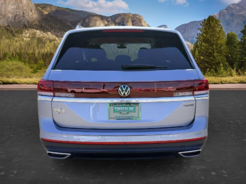 2025 SILVER /Titan Black Volkswagen Atlas 2.0T SE (1V2LR2CA1SC) with an 2L I-4 gasoline direct injection engine, AUTOMATIC transmission, located at 1235 N Woodruff Ave., Idaho Falls, 83401, (208) 523-1053, 43.507172, -112.000488 - At Timberline Auto, finding a great deal on your next vehicle is always easy! Our experienced sales staff goal is to help find you the right vehicle at the right price! Our knowledgeable finance department has options for almost any credit score. We offer extended service contract options to prot- Photo#3